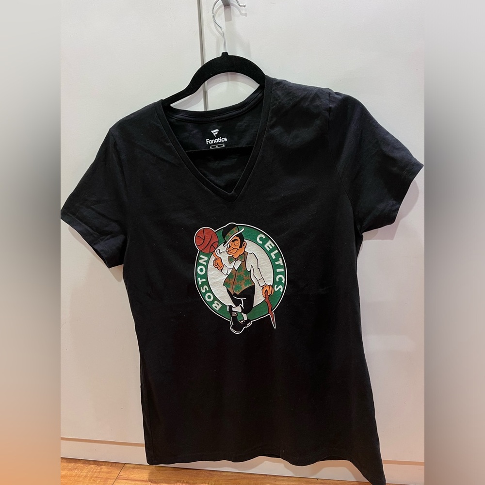 New without tags Boston Celtics women’s t-shirt size medium
